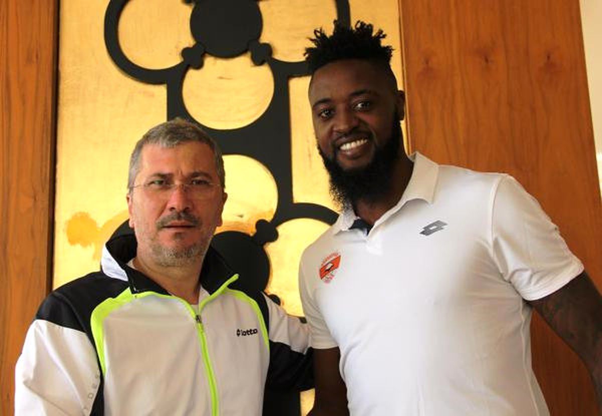 Adanaspor\'da 2 İmza