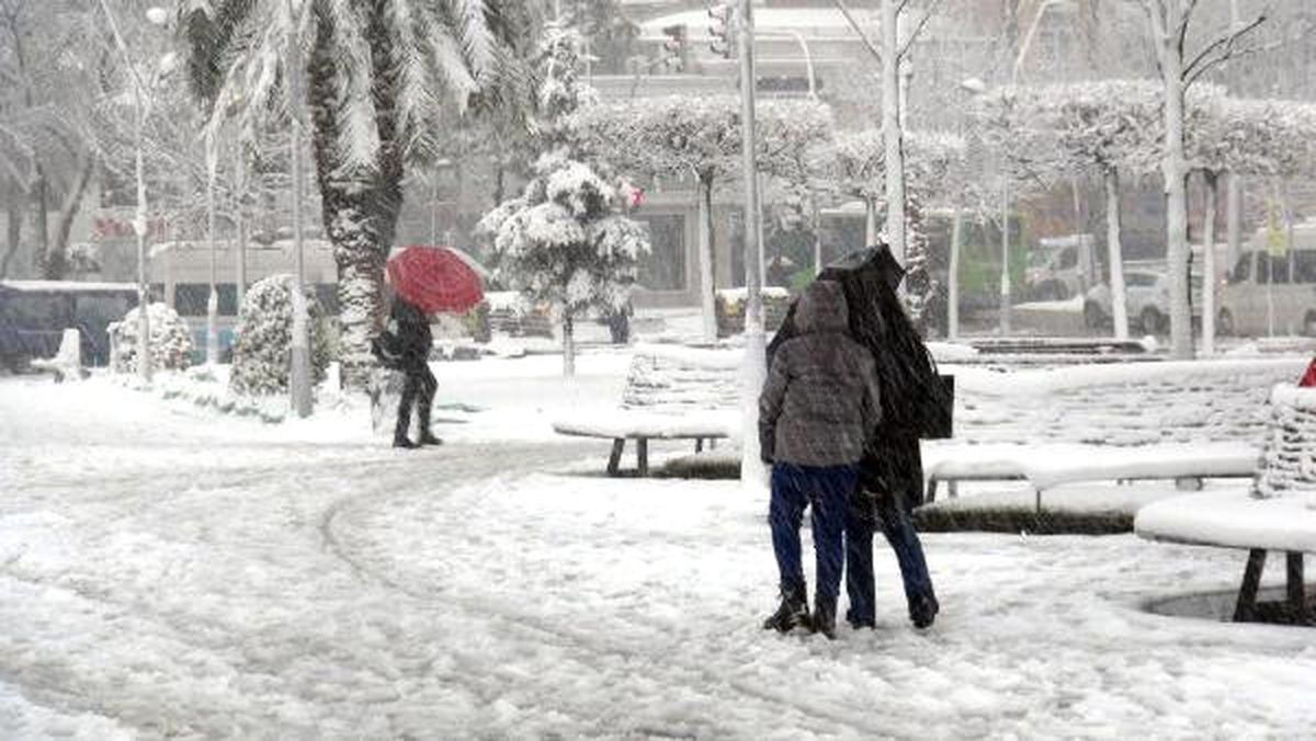 Adapazarı\'nda Kar Etkili Oldu