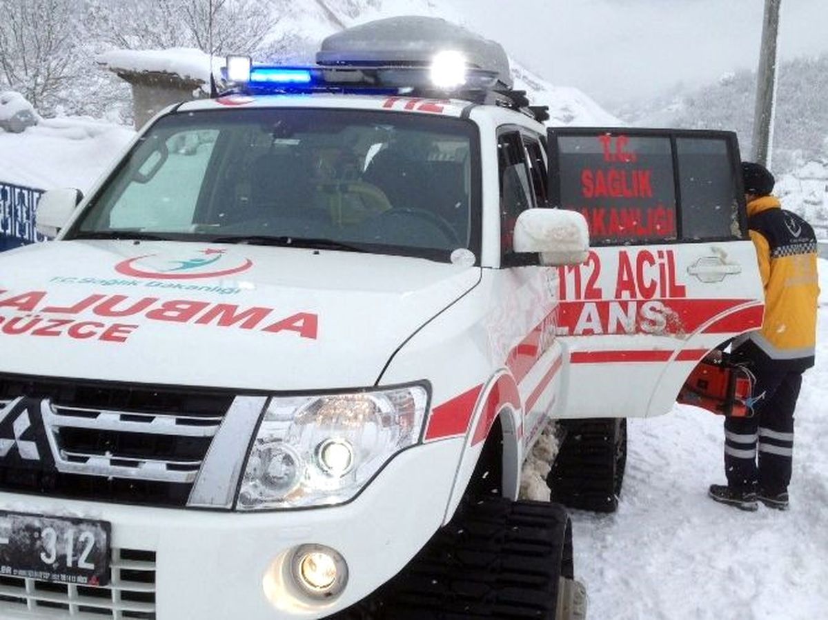 Ambulans Yolda Kalınca İçindeki Hasta Karşı Yönden Gelen Başka Bir Ambulansa Koyuldu 1