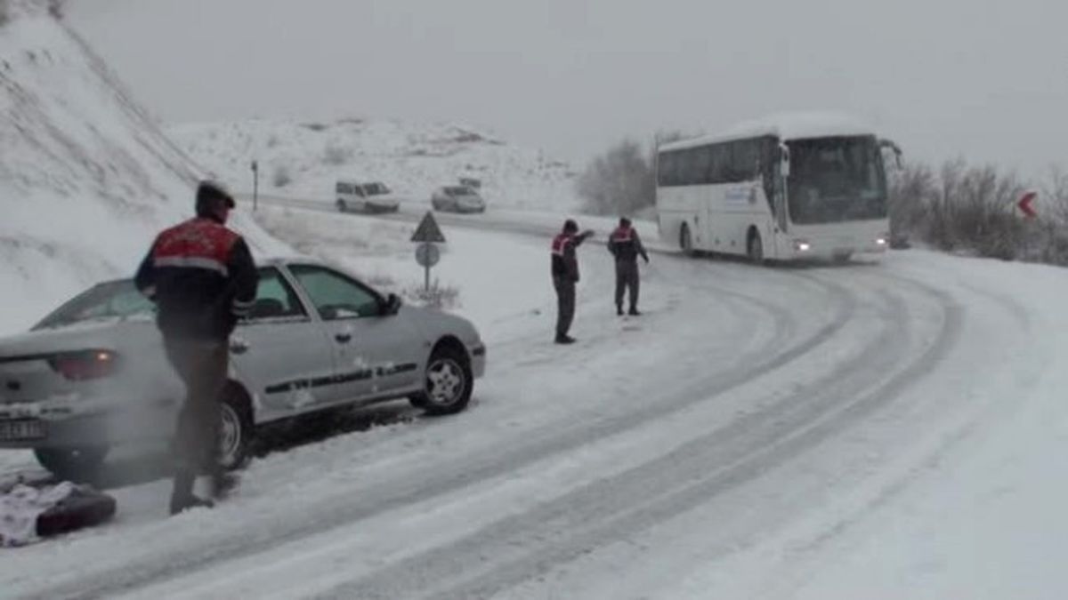 İzmir Yolu Otobüslere Kapandı