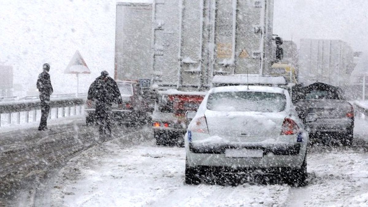 İstanbul\'da Beyaz Esaret: Araçlarını Bırakıp, Yola Yaya Devam Ettiler!