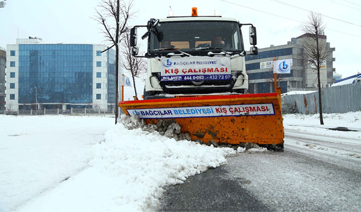 Bağcılar\'da 24 Saat Kar ve Buzlanmayla Mücadele