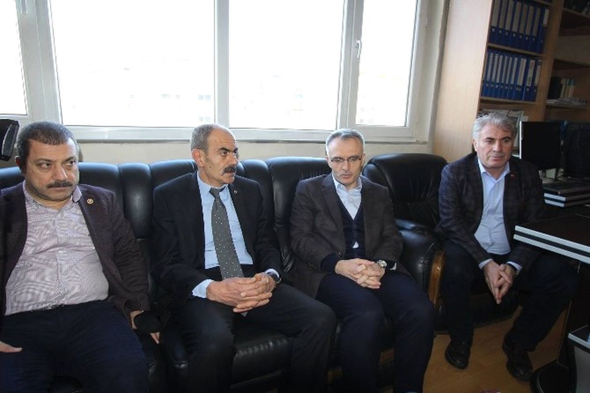 Bakan Ağbal\'dan, MHP İl Başkanlığı\'na Ziyaret