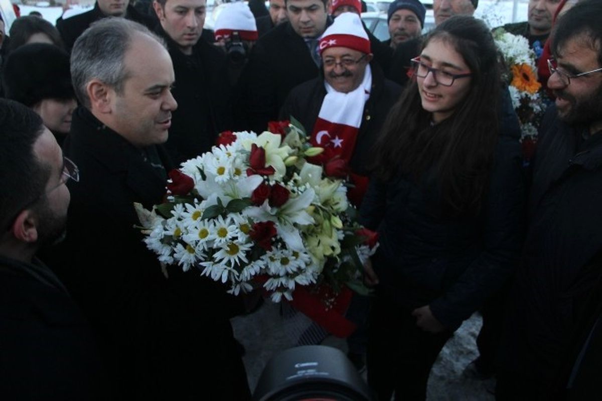 Bakanlar, Sarıkamış\'ta Kardan Şehit Heykellerinin Açılışını Yaptı