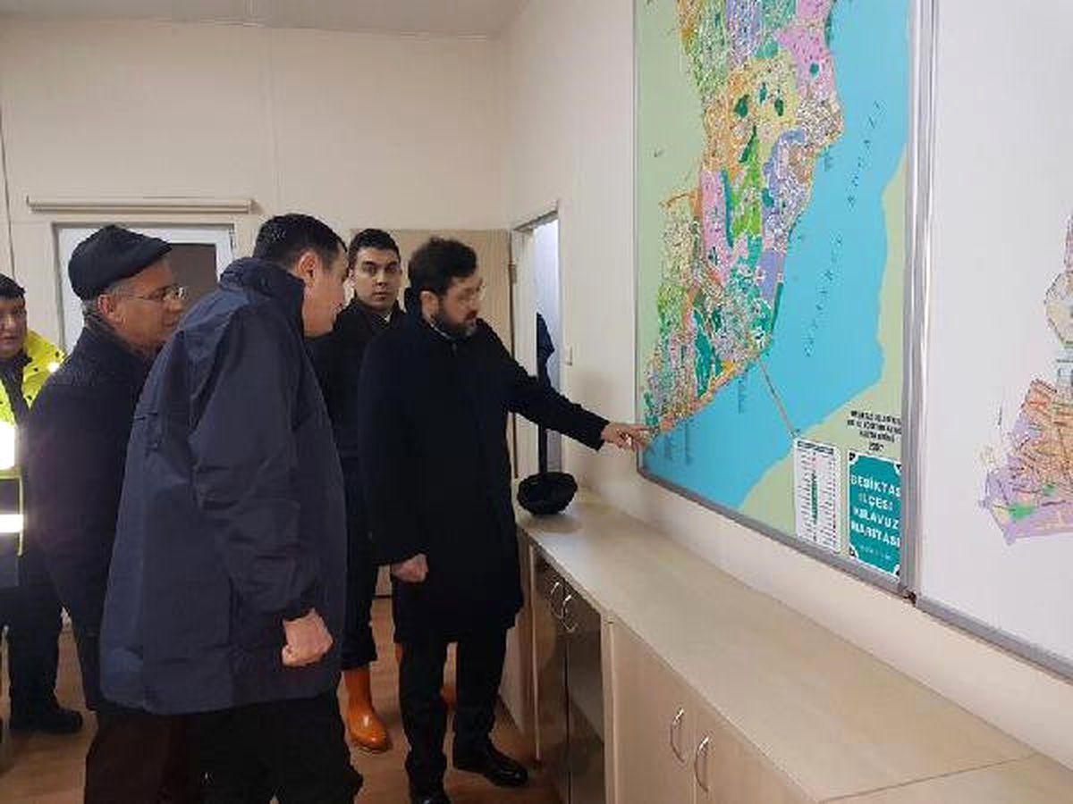 Beşiktaş\'ta 3 Vardiya Kar Temizliği