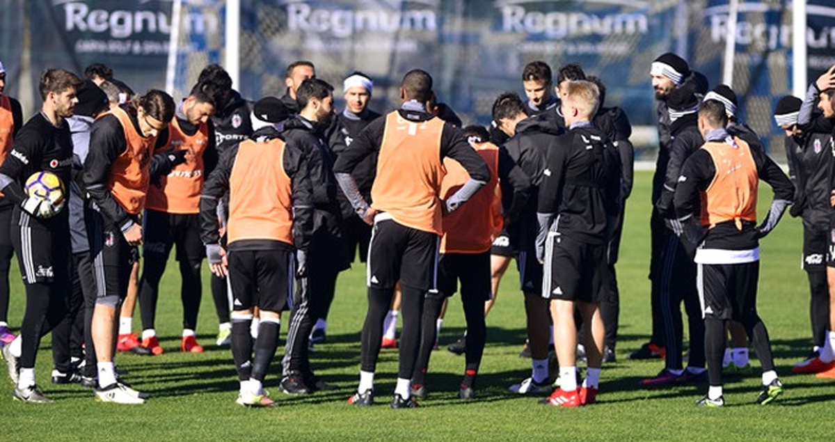 Beşiktaşlı Gökhan Gönül, Sakatlanarak İdmanı Yarıda Bıraktı