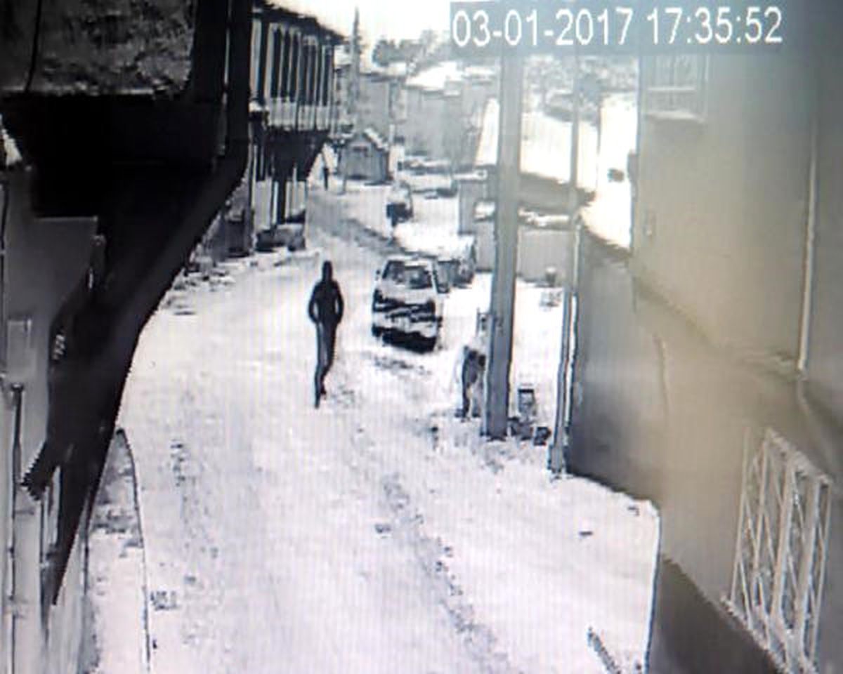 Biber Gazı Sıkıp Evine Girdiği Kadını Bıçak Zoruyla Soydu