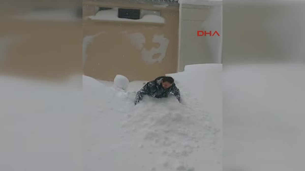 Biriken Karın Içinde Kayboldu