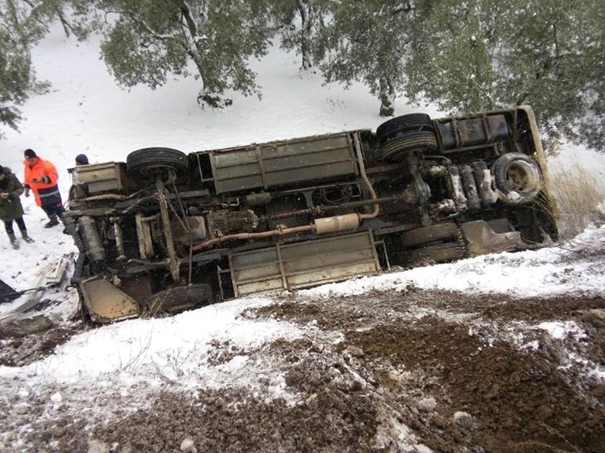 Bursa\'da Halk Otobüsü Kar Sebebiyle Takla Attı