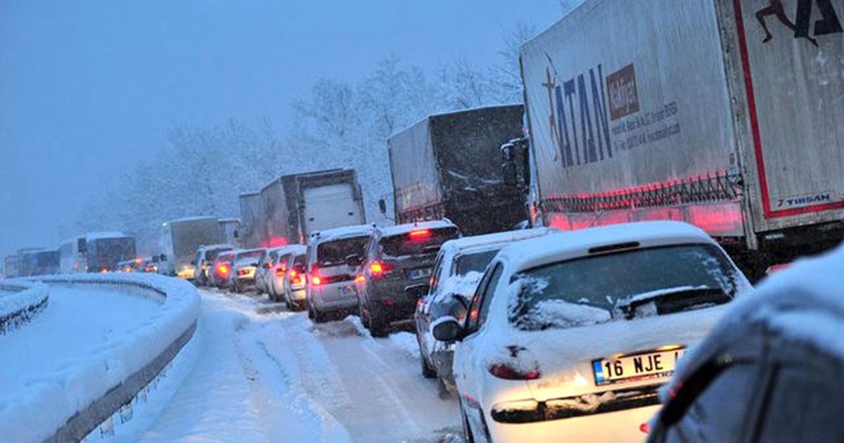 Bursa -İzmir Karayolu 13 Saat Sonra Trafiğe Açıldı
