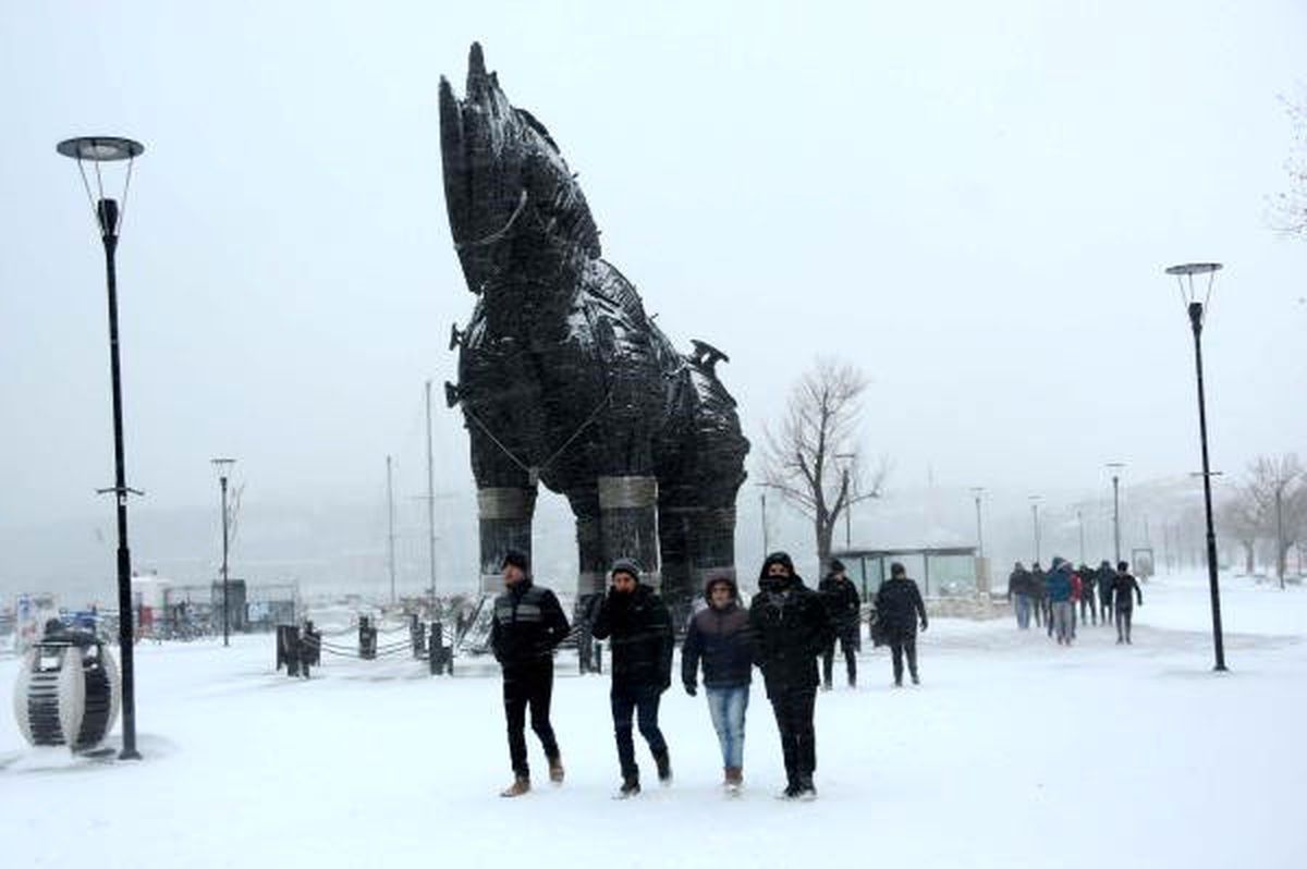 Çanakkale\'de Kar ve Soğukta Yaşam Altüst Oldu