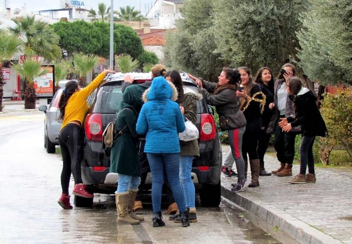 Çeşme\'de Kar Sevinci