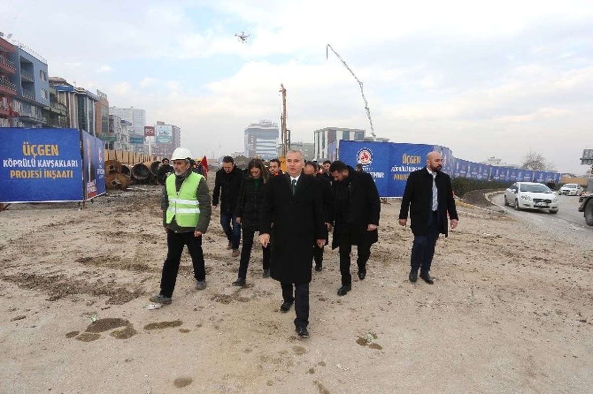 Denizli\'de Üçgen Köprülü Kavşaklar Çalışmaları Sürüyor