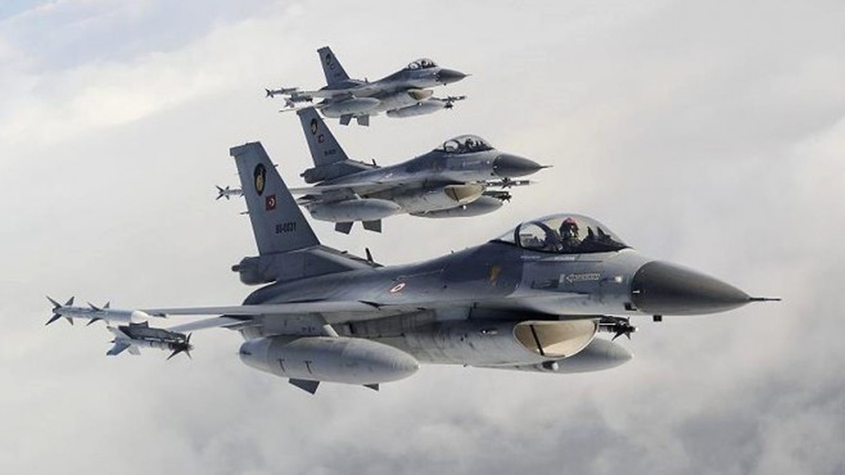 Dha Ankara: Türk Savaş Uçakları Kandil\' de PKK Hedeflerine Bomba Yağdırdı