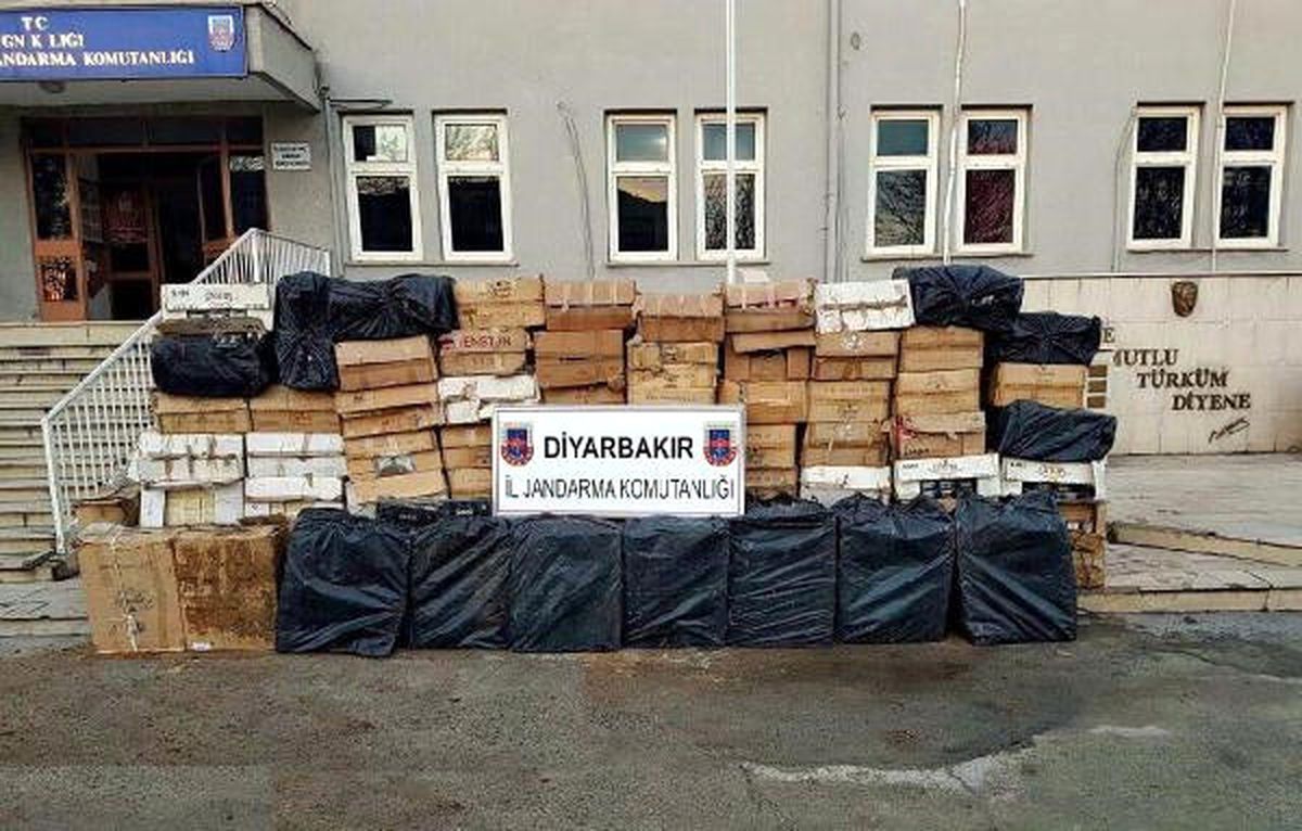 Diyarbakır\'da 350 Bin Liralık Kaçak Sigara Ele Geçirildi