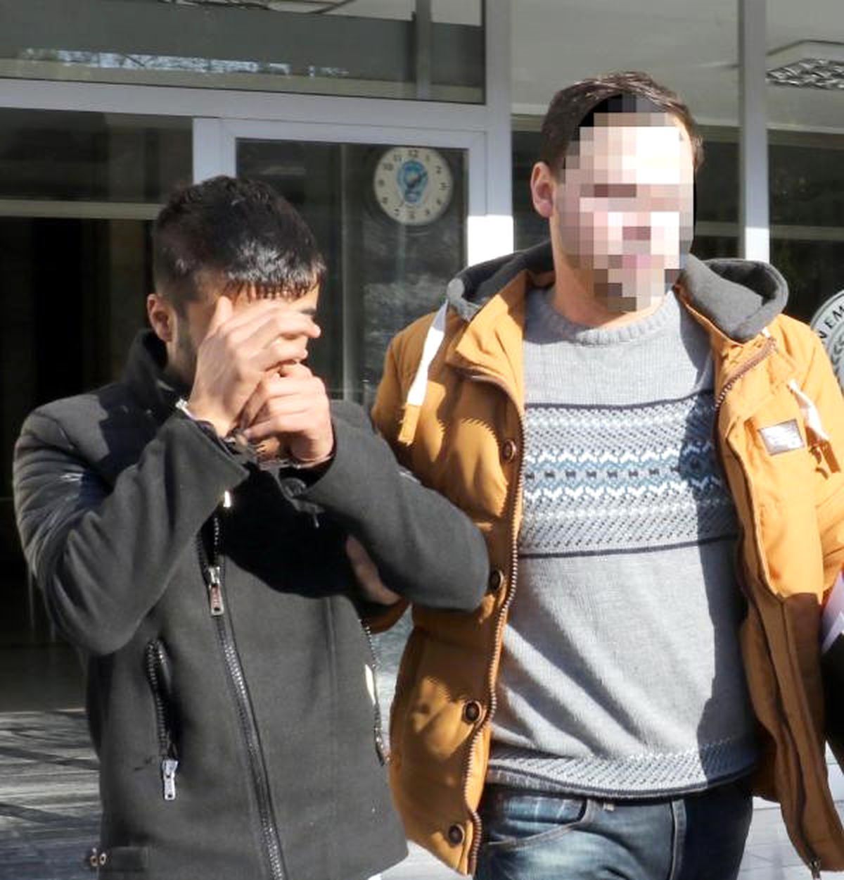Evinde Bonzai ve Esrar Bulunan Şüpheli Gözaltına Alındı