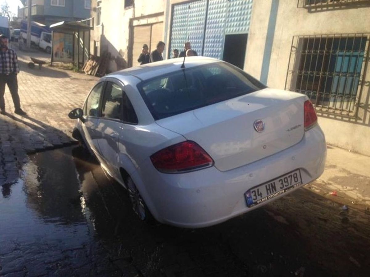 Fatsa\'da Yol Çöktü, Otomobil Çukura Düştü