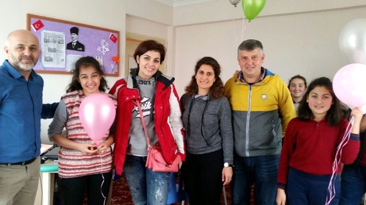 Fethiye\'de Minik Öğrenciler İyilik Vakti Peşinde