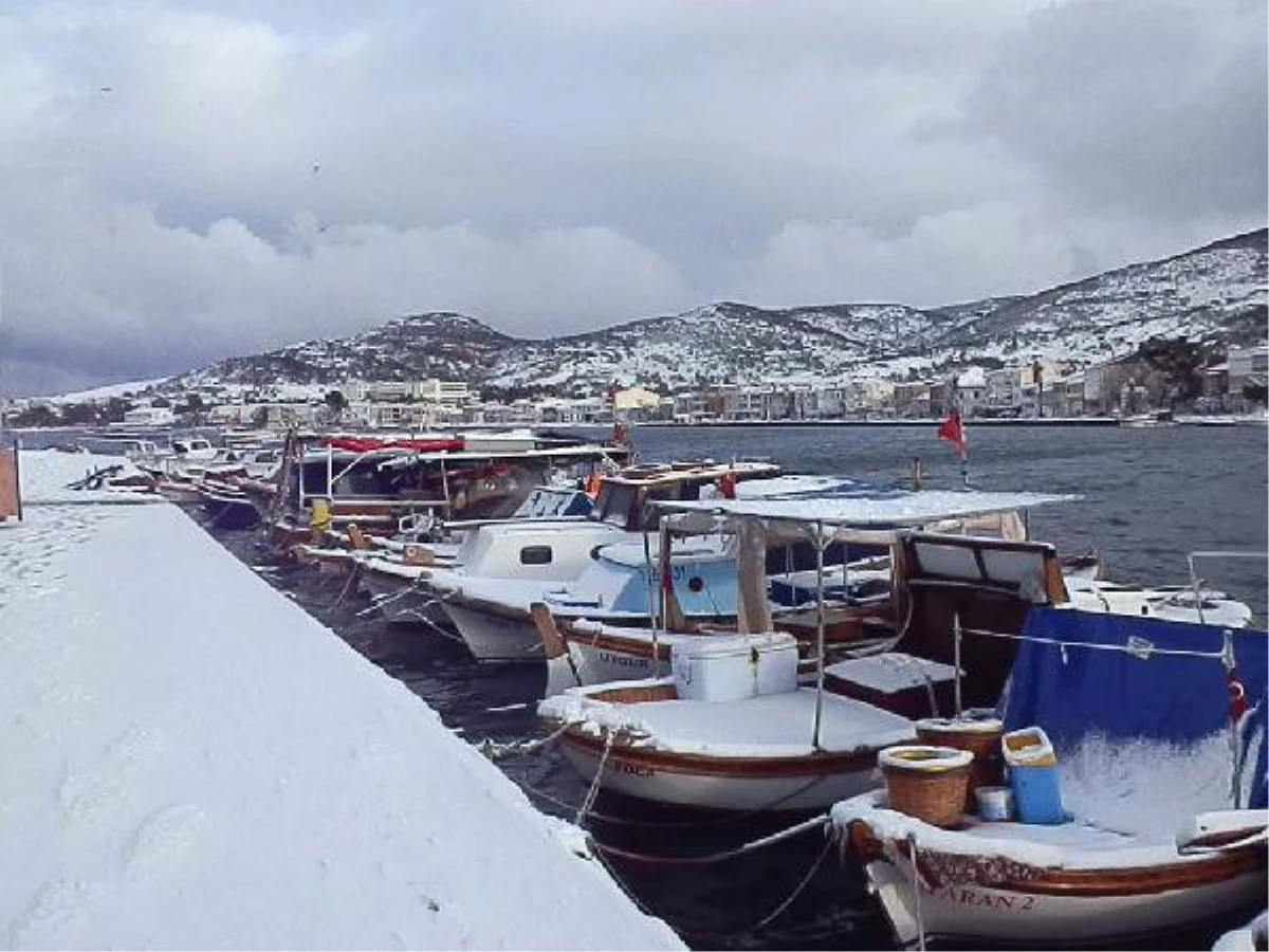 Foça Beyaza Büründü