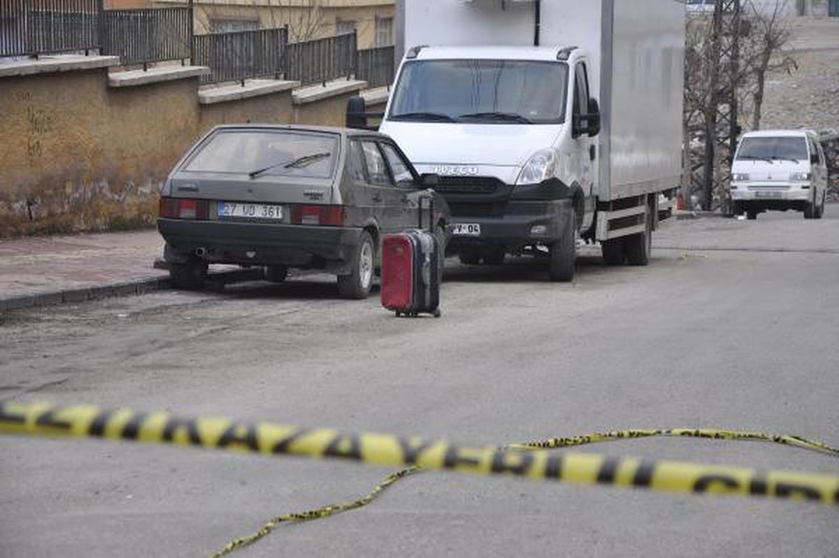 Gaziantep\'te Şüpheli Valizden Elbise Çıktı