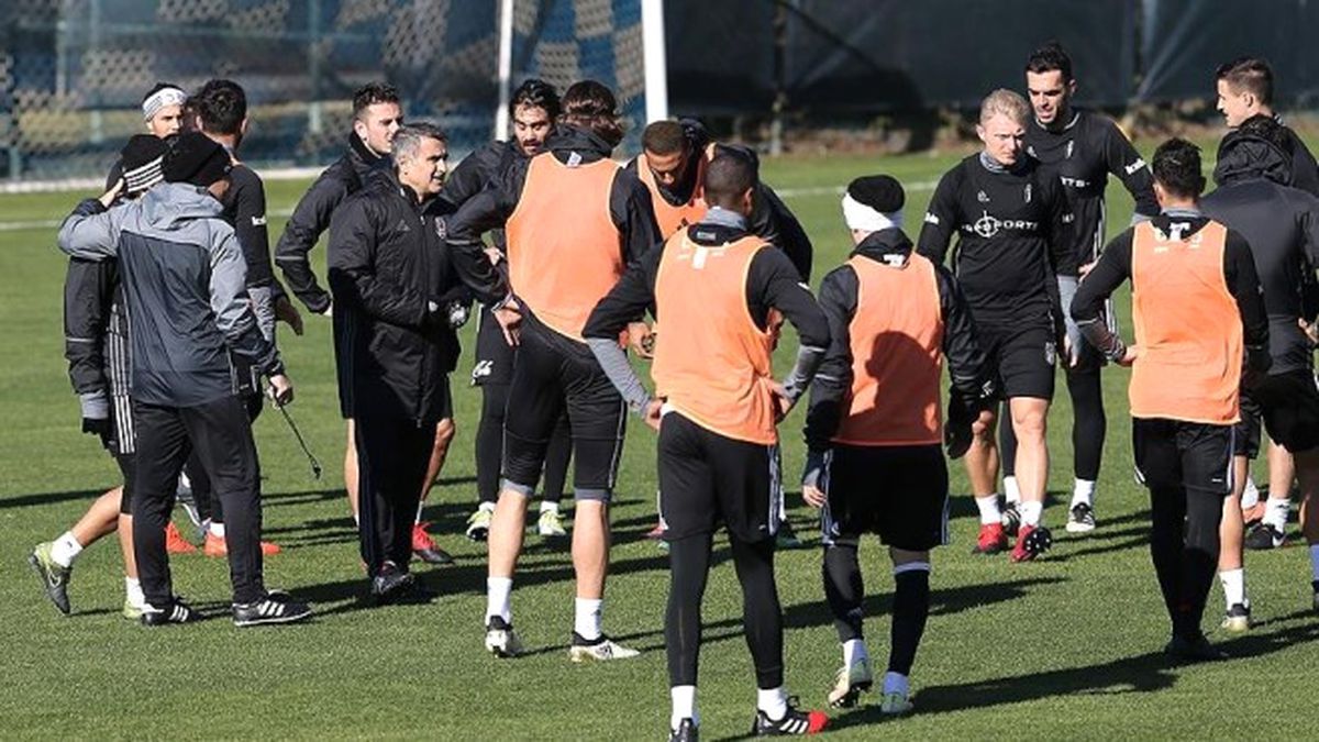 Gökhan Gönül Kampta Sakatlandı