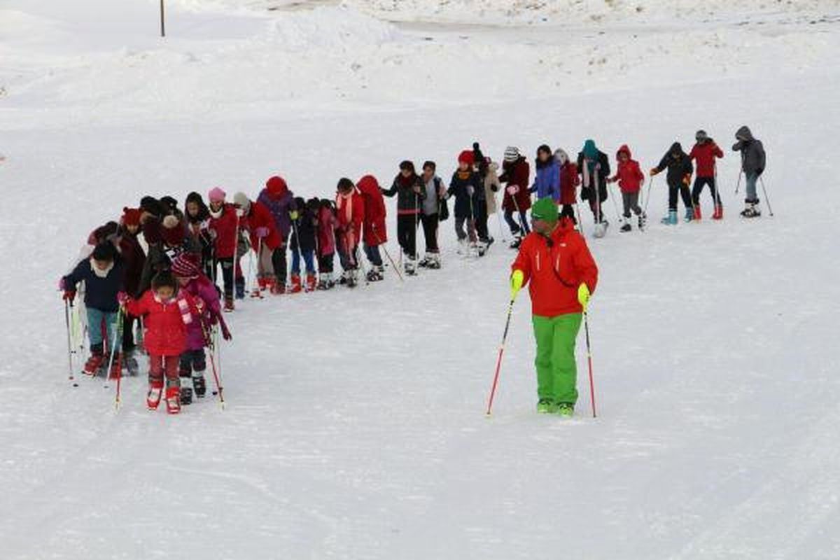 Hakkari\'de 240 Öğrenciye Kayak Eğitimi Veriliyor