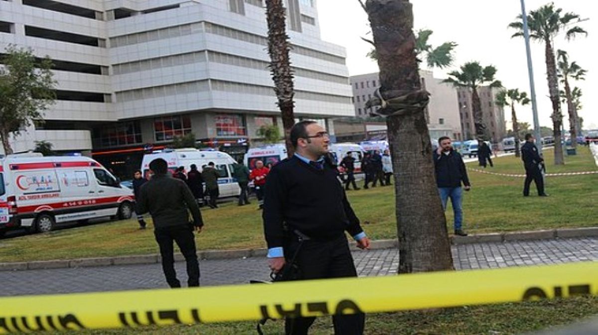 Izmir\'deki Bombalı Saldırıda 5 Adliye Çalışanı da Gözaltında