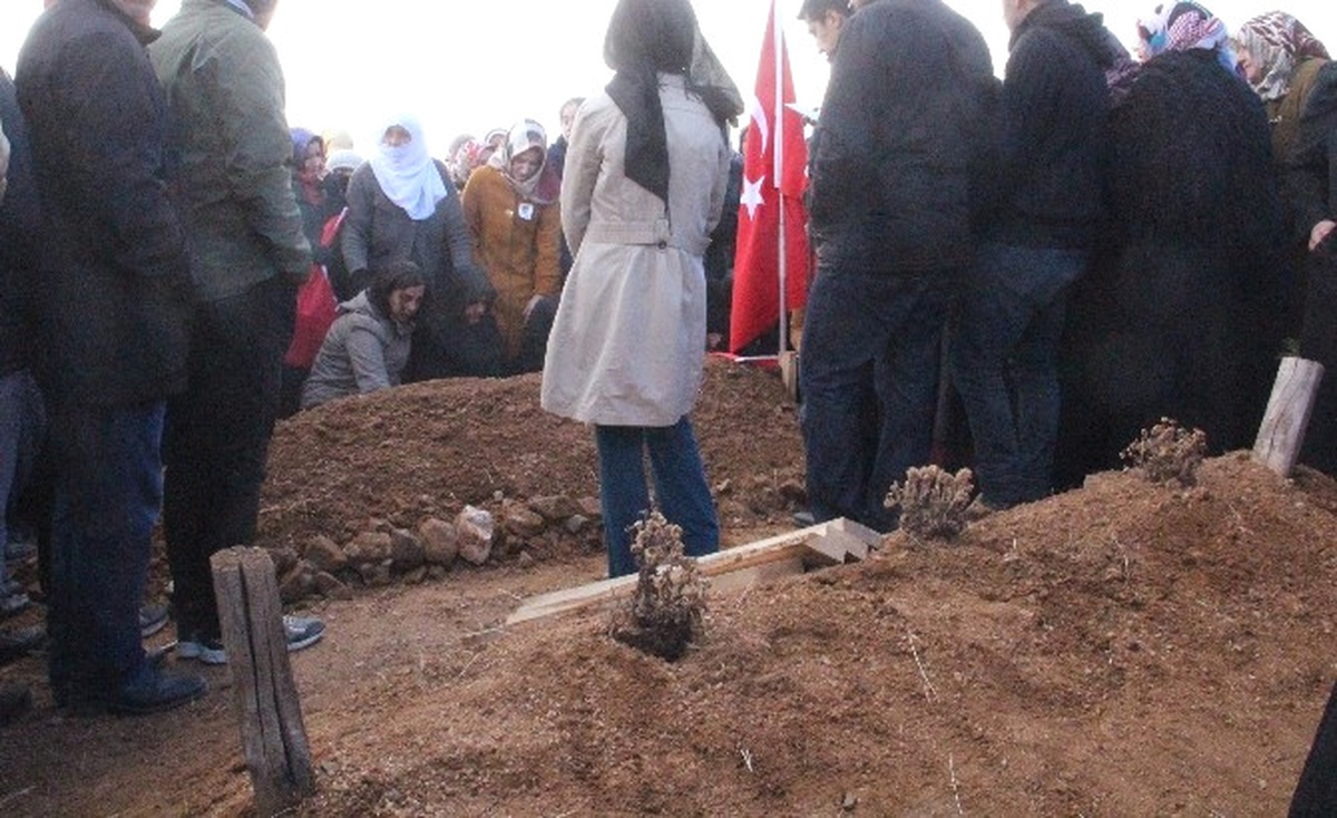 Kahraman Şehit Fethi Sekin\'in Naaşı Annesinin Yanına Defnedildi