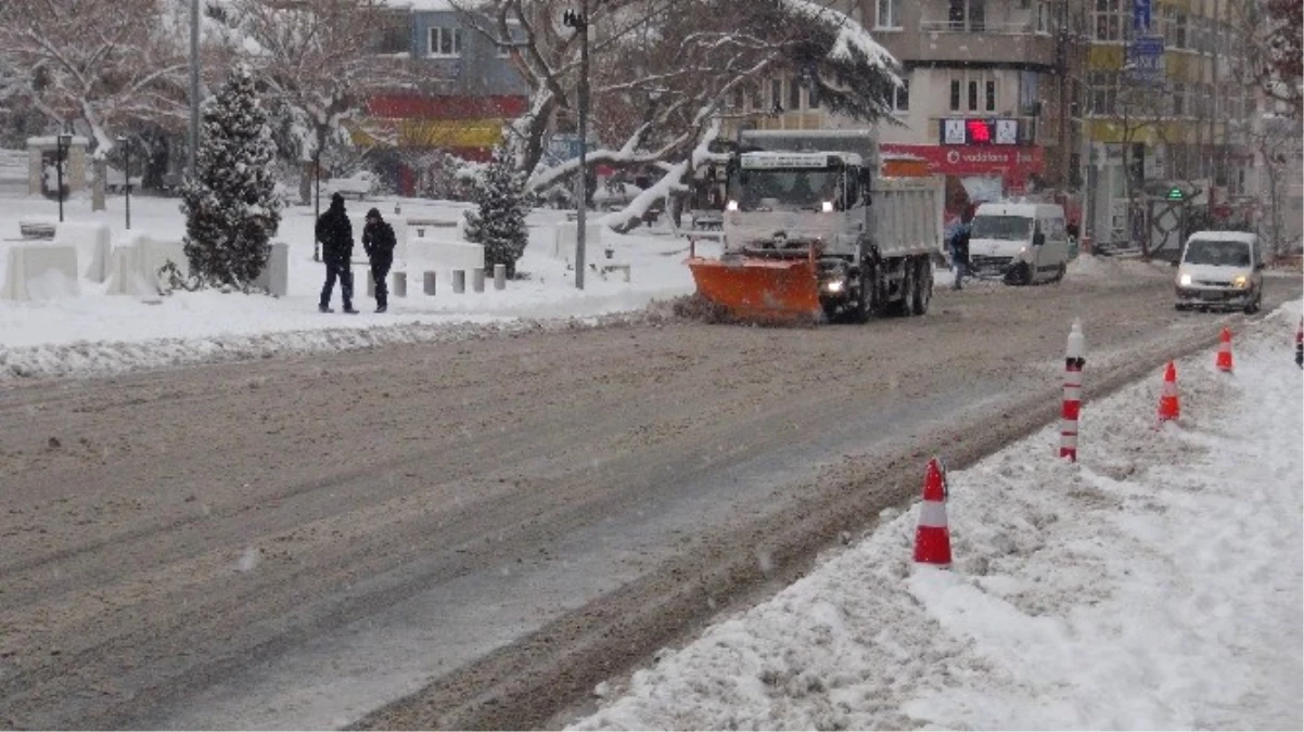 Kar Tekirdağ\'da Etkisini Sürdürüyor