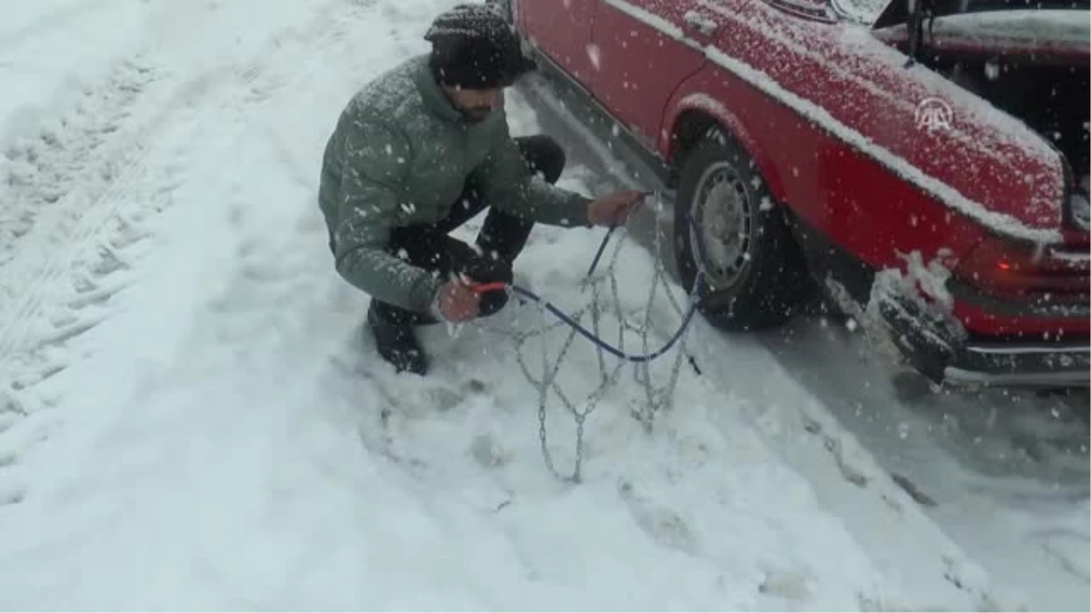 Kar Yağışı Ulaşımı Aksattı