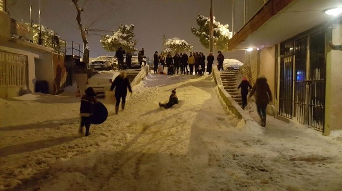 Karın Keyfini Kayarak Çıkardılar