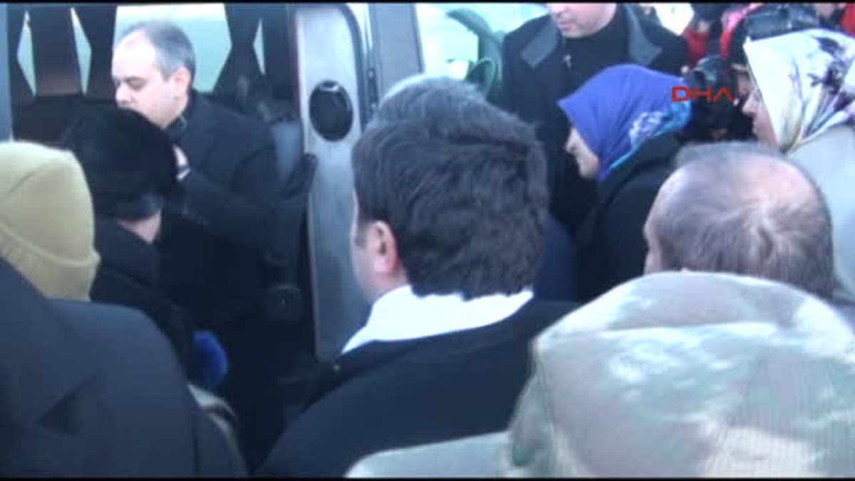 Kars - Şehit Mehmetçiklerin Kardan Heykellerine Yoğun Ilgi