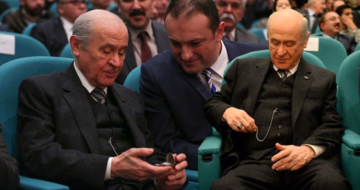 Koleksiyoner Olgun, Bahçeli'ye 105 Yıllık Köstekli Saat Hediye Etti