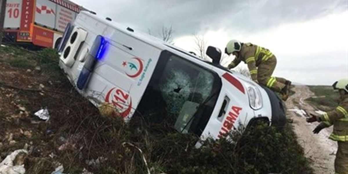 Konya\'da Hasta Taşıyan Ambulans Devrildi