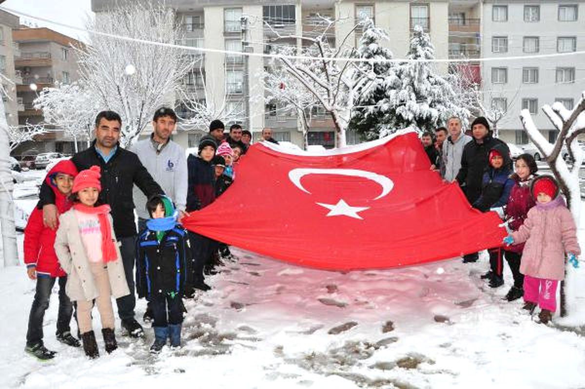 Manisa Kar Altında Terör Protestosu
