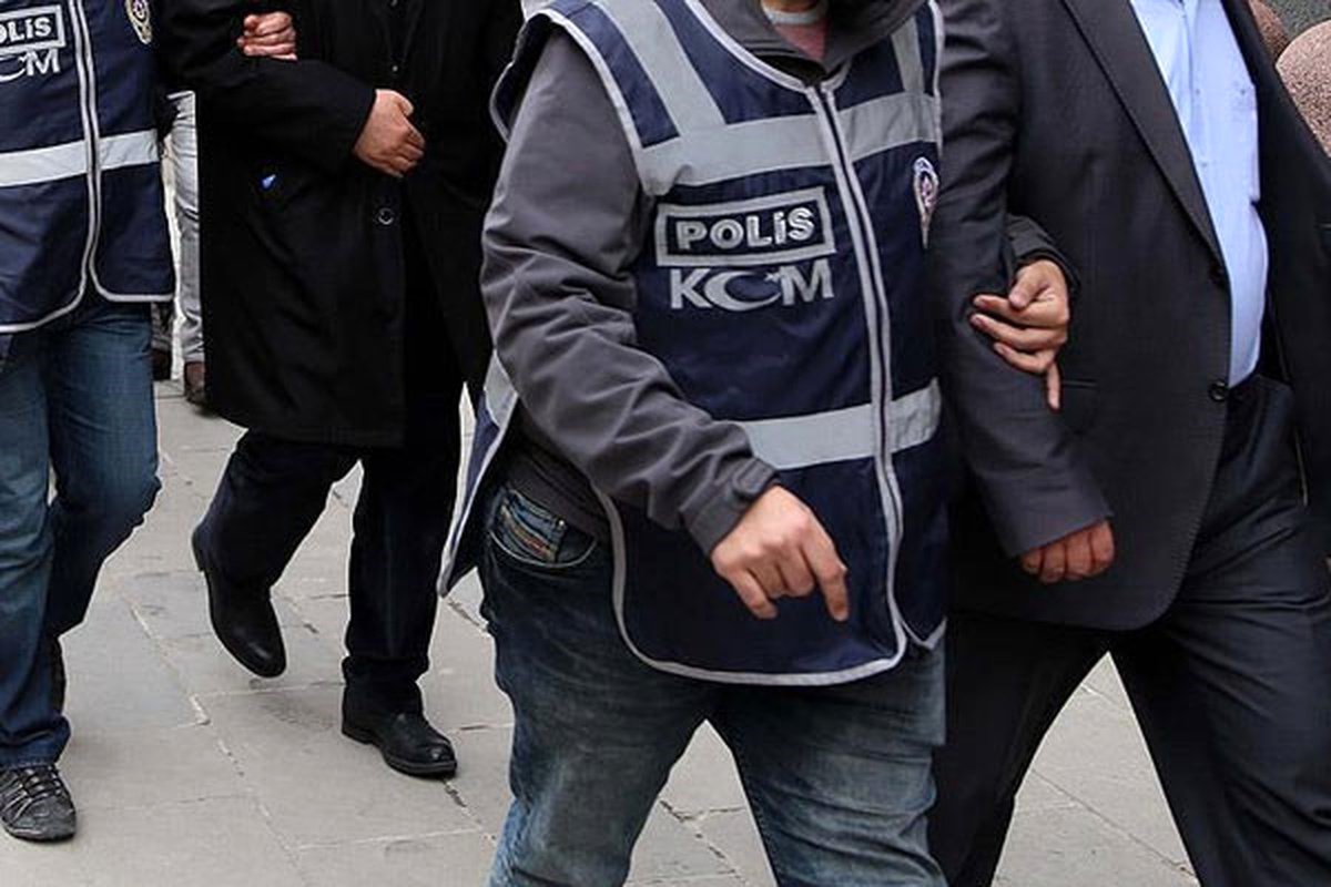 Menemen Eski Emniyet Müdürü Fetö\'den Tutuklandı