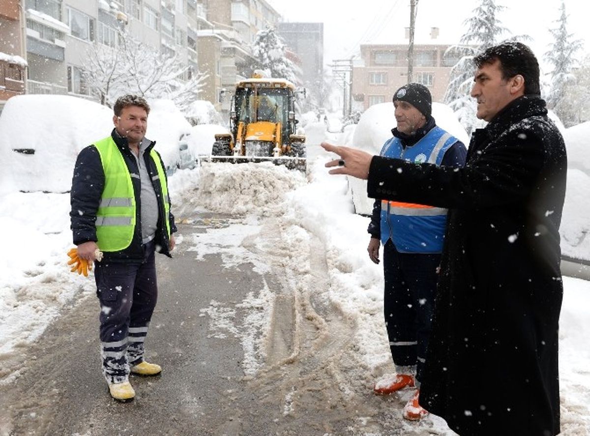 Osmangazi\'de 480 Kişilik Ekip Karla Mücadele Ediyor