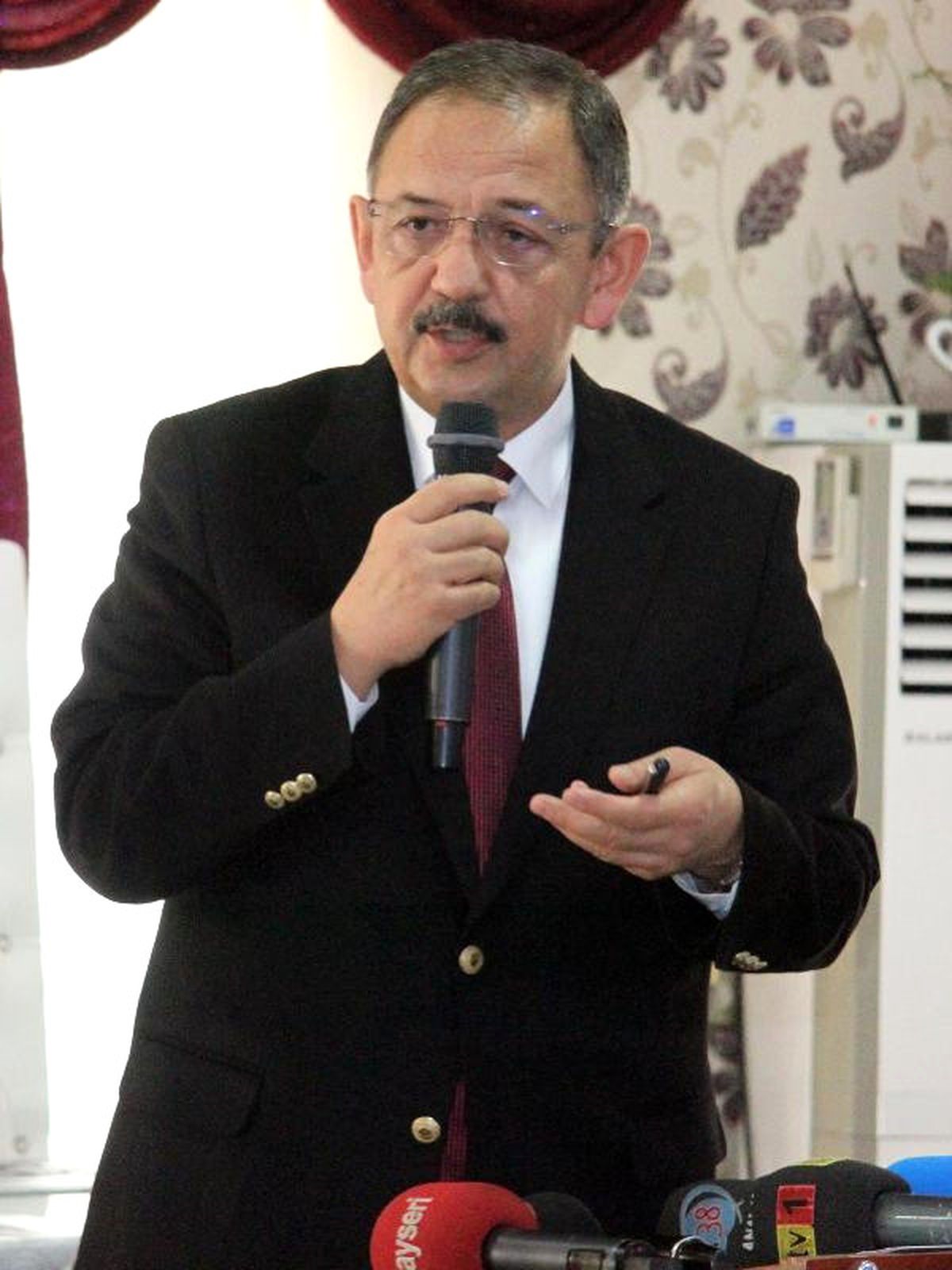 Özhaseki\'den Başkanlık Benzetmesi: \'İmame Tek Olur, Yoksa Tesbih Dağılır\'