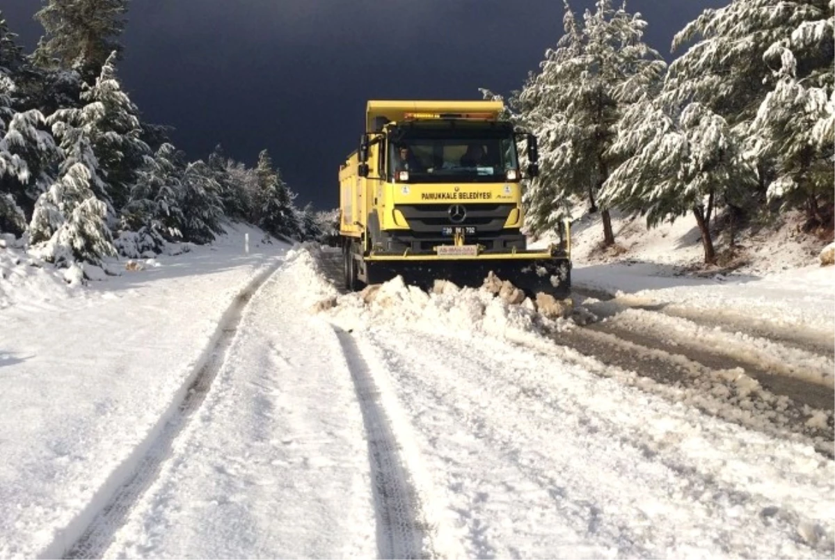 Pamukkale Belediyesi\'nin Karla Mücadelesi Sürüyor