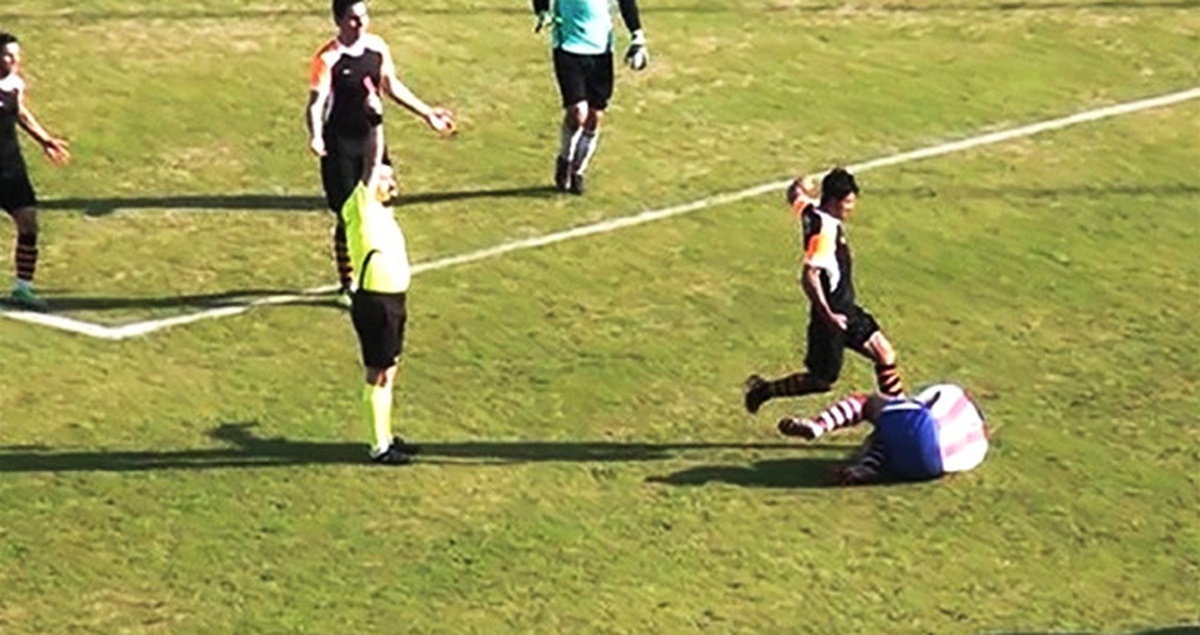 Rakibini Tekmeleyen Futbolcuya 10 Ay Hapis Cezası