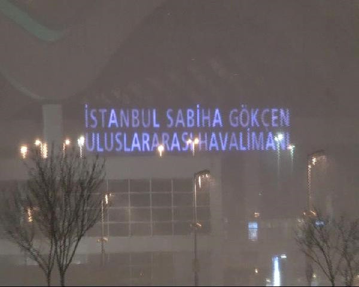 Sabina Gökçek Havalimanı\'nda Taksi Kuyruğu