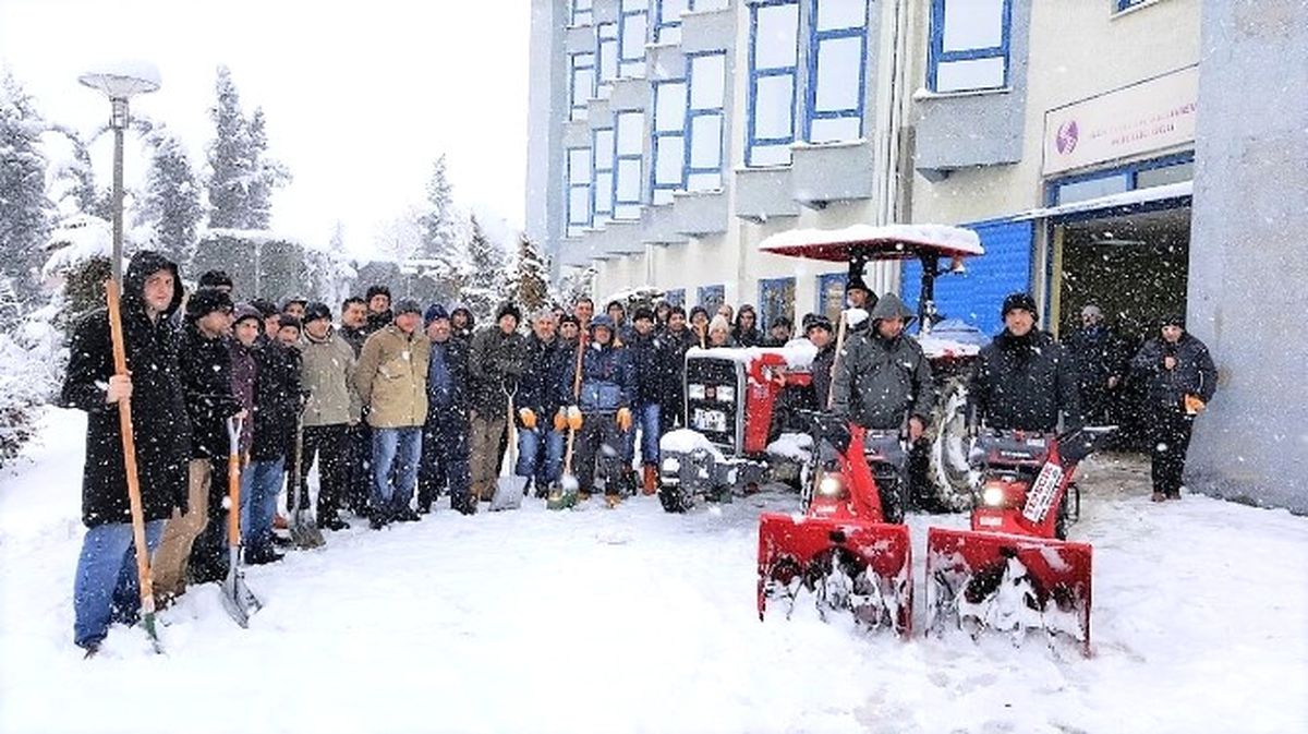 Sakarya Üniversitesi\'nde Yoğun Kar Mesaisi