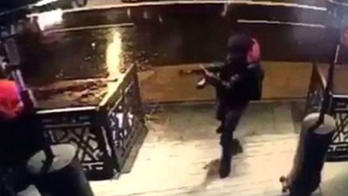 ABD\'yi Kana Bulayan Saldırgan, Silahını Bagajından Çıkararak Ateş Etmiş