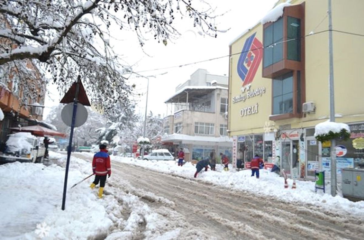 Sındırgı\'da Kar Yağışı