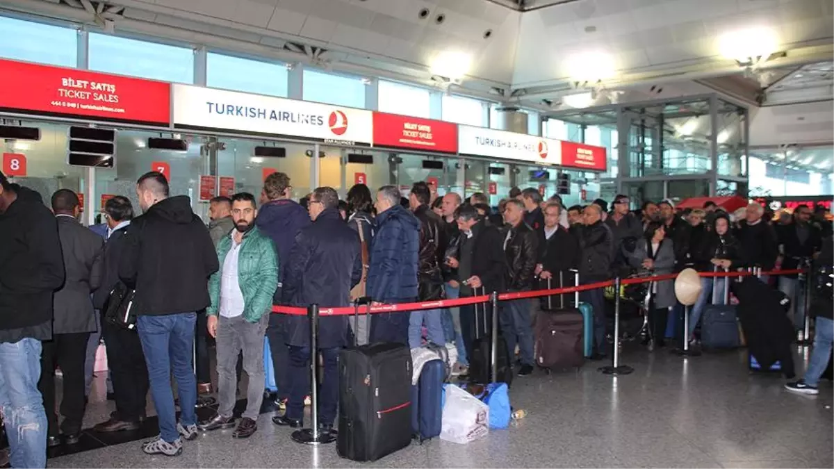 THY Bilet Satış Ofisi Önünde Uzun Kuyruklar Oluştu