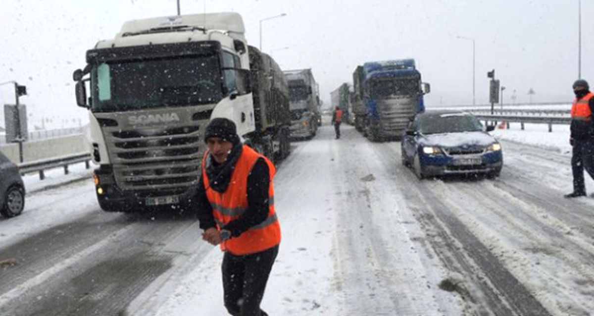 Tır Kazaları Nedeniyle Kapanan Tem Trafiğe Açıldı