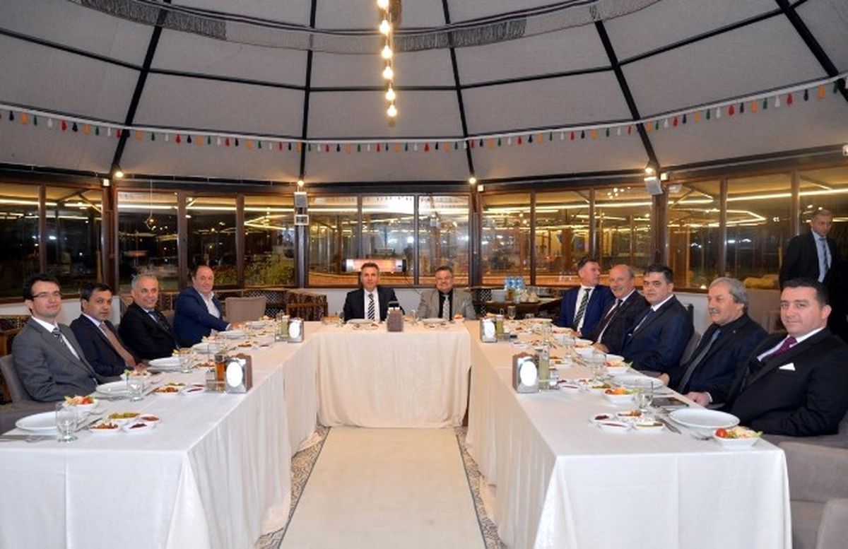 Vali Süleyman Elban, Belediye Başkanlarıyla Vezirhan\'da Bir Araya Geldi