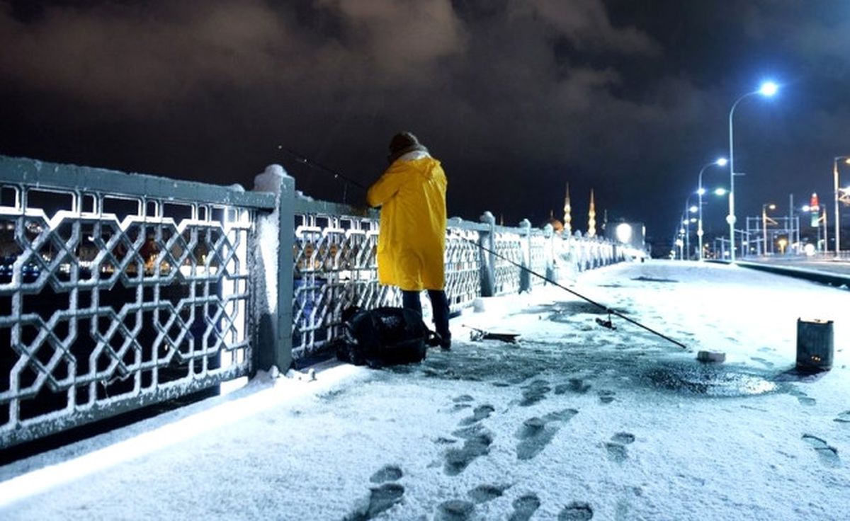 Yoğun Kar Yağışı Altında Balık Tutma Keyfi