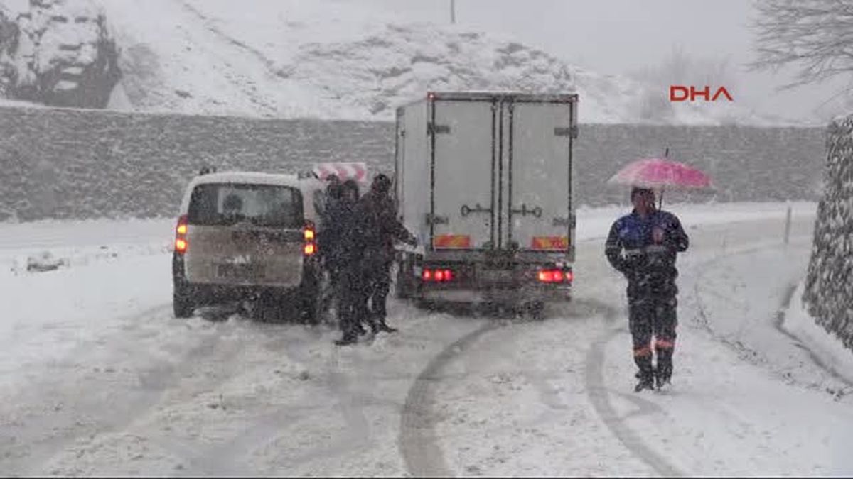 Zonguldak\'ta Kar Ulaşımı Aksattı