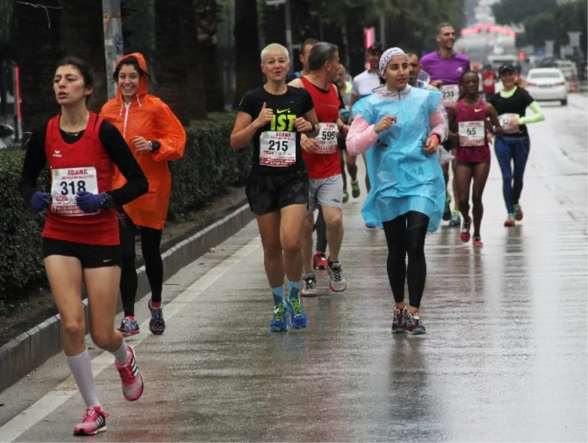 7. Uluslararası 5 Ocak Adana Kurtuluş Yarı Maratonu ve Halk Koşusu Başladı